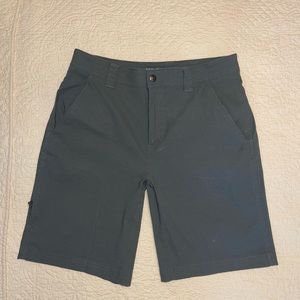 Men’s Columbia Shorts w/side zip pocket.  Sz 34” 10” leg.  Dk Green.